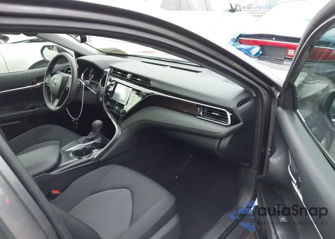 2020 Toyota Camry Le z USA, uszkodzony, nr VIN 4T1L11AK7LU953684